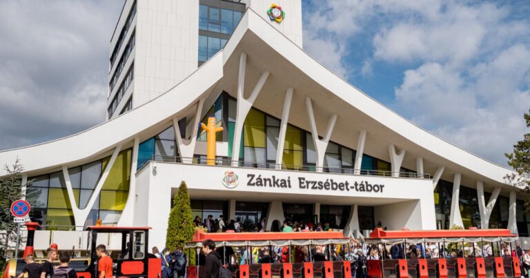 A képen a zánkai Erzsébet-tábor látható