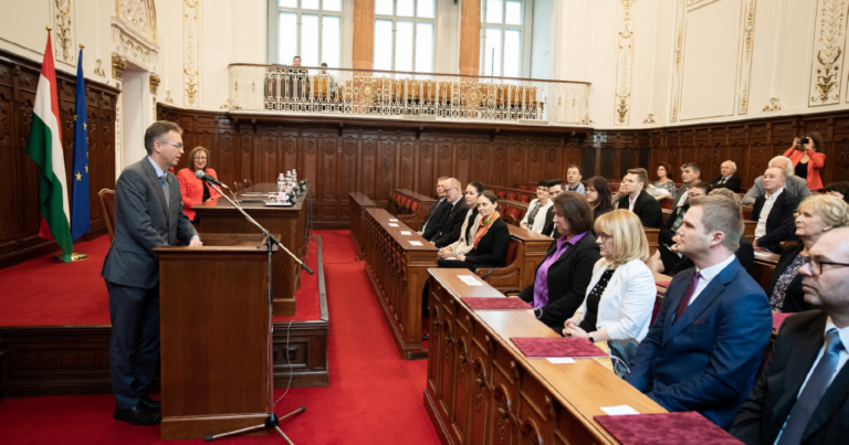 Szakképzésben oktatók, dolgozók vehettek át elismeréseket a Kulturális és Innovációs Minisztériumtól az október 23-i nemzeti ünnep alkalmából, 2023. október 26-án.