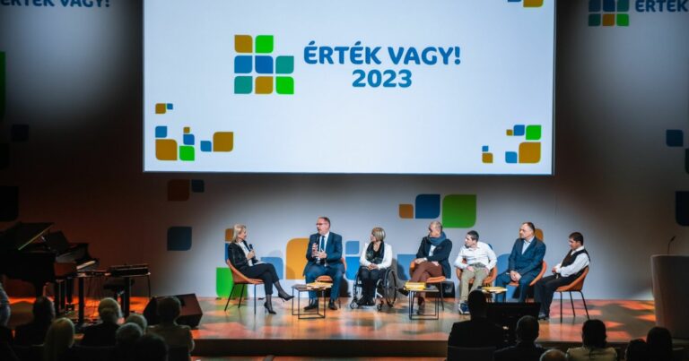 Érték vagy! díjátadó gála, színpadi beszélgetése.